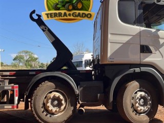 scania-124r420-8x4-roll-on-roll-off-com-equipamento-busa-sb25