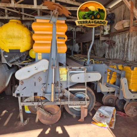 plantadeira-valtra-bp-905-m-ano-2012-09x45-08x50-com-pulverizador-de-sulco-pro-solus-big-2