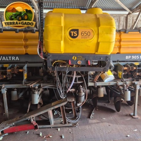 plantadeira-valtra-bp-905-m-ano-2012-09x45-08x50-com-pulverizador-de-sulco-pro-solus-big-3