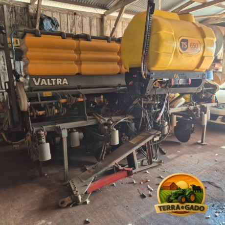 plantadeira-valtra-bp-905-m-ano-2012-09x45-08x50-com-pulverizador-de-sulco-pro-solus-big-0